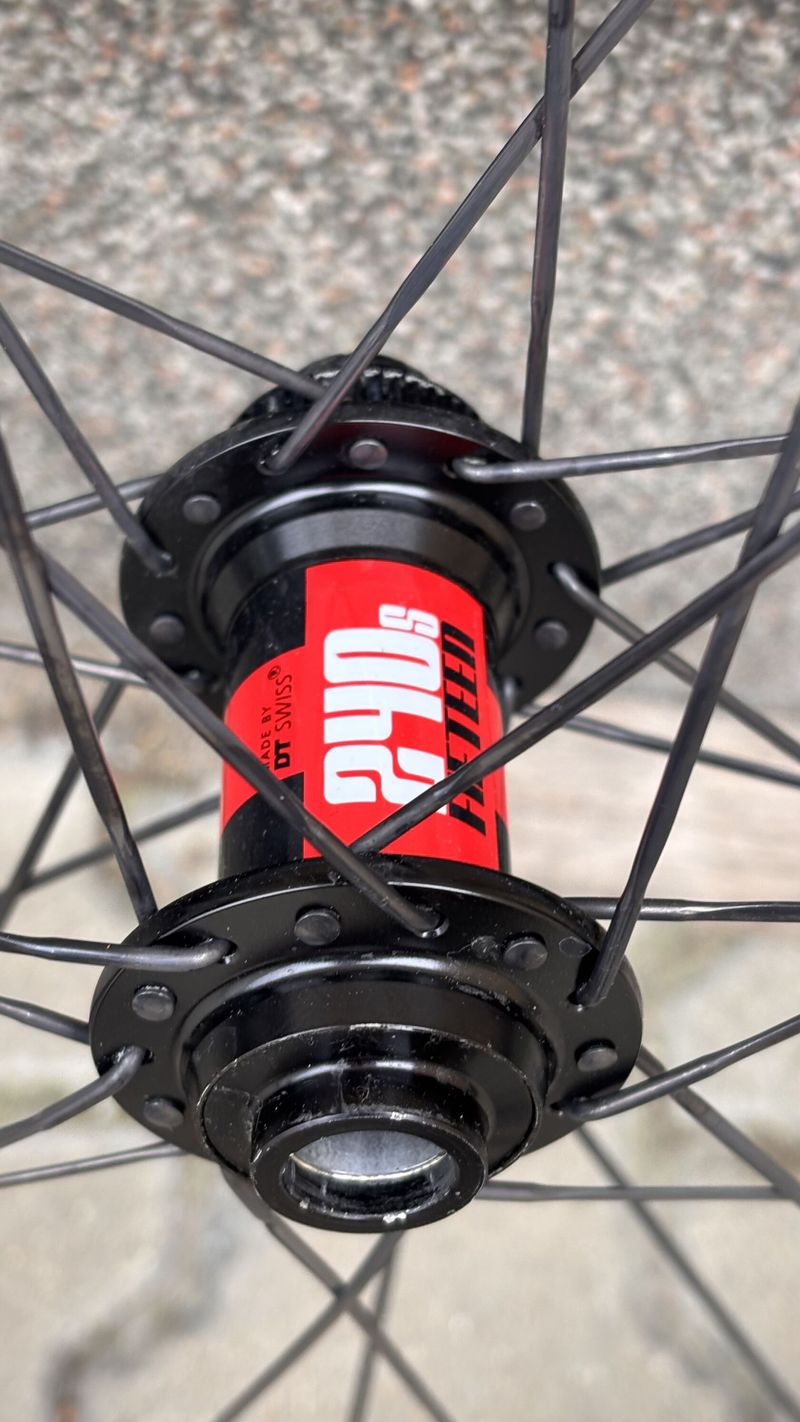 Prodám karbonové kola LIGHT BICYCLE