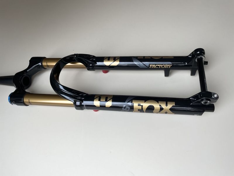 REZERVACE - Fox 2025 FACTORY 36 FLOAT 29 150MM GRIP X