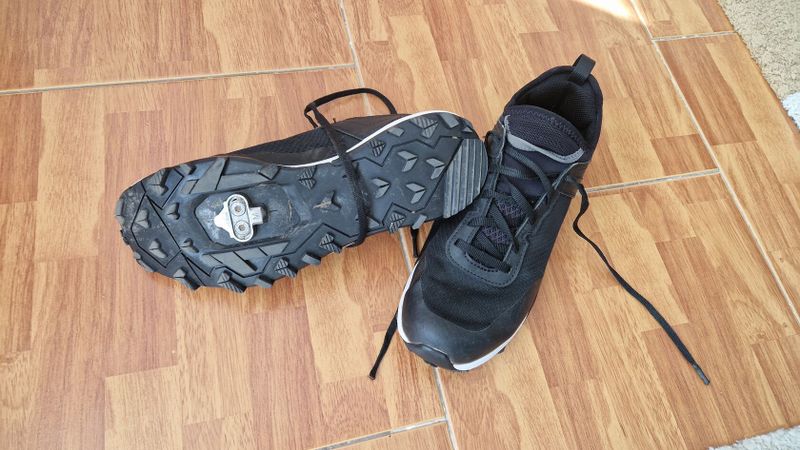 ROCKRIDER EXPL 100 černé