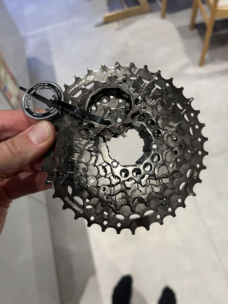 SHIMANO CS-LG400 9-kolo 11-36z. Kazeta Linkglide CUES