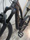 TREK TOP FUEL 9.7 (gen.3) Raw Carbon - velikost S