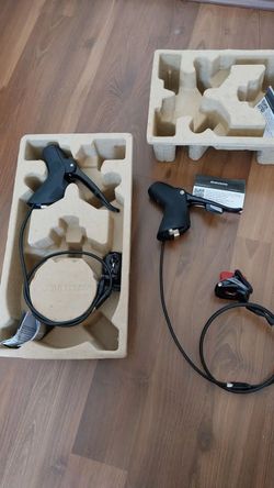 Prodám nové brzdové a řadící páky Sram Rival 1x11 včetně hadic a brzd, mechanické.