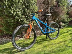 Pivot Switchblade custom vel.M - TOP STAV…jiné komponenty cena 100tis. (viz. v textu)