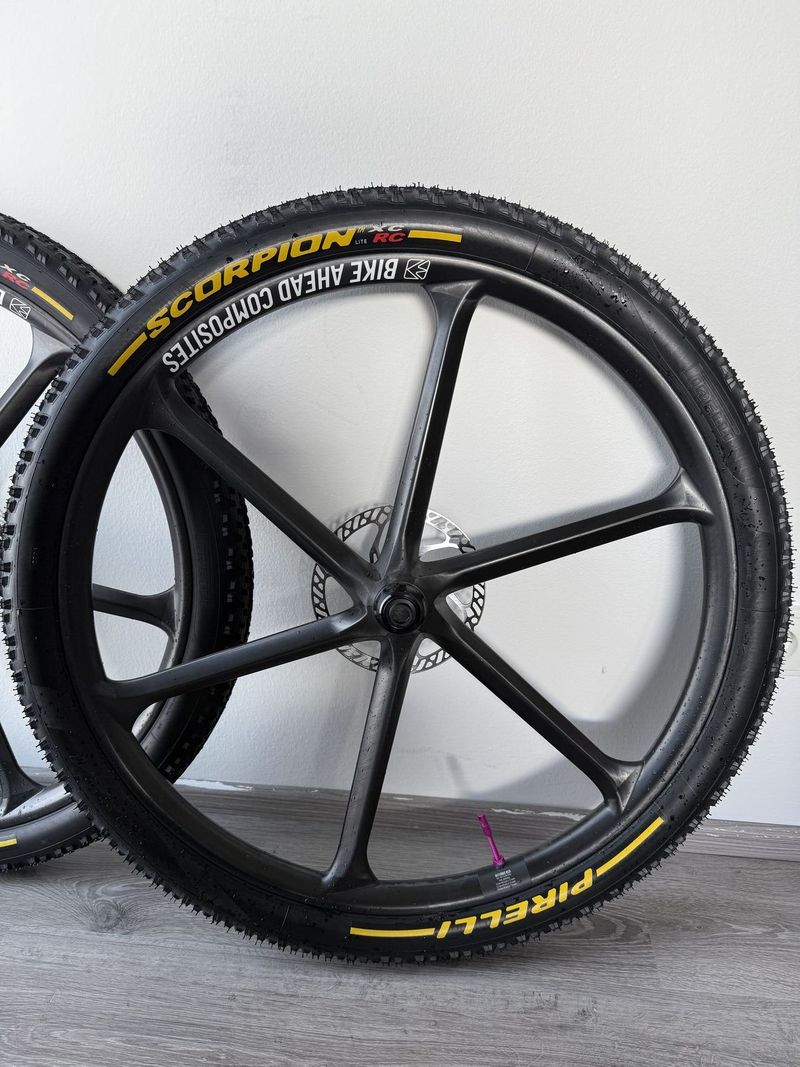 Karbonové loukotě BikeAhead Composites BiTurbo RSX + Pirelli RC XC
