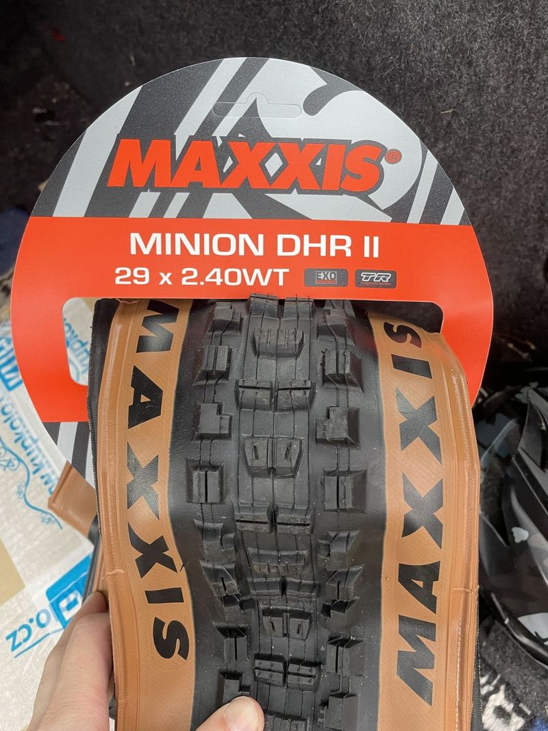Maxxis minion DHR 29x2.4