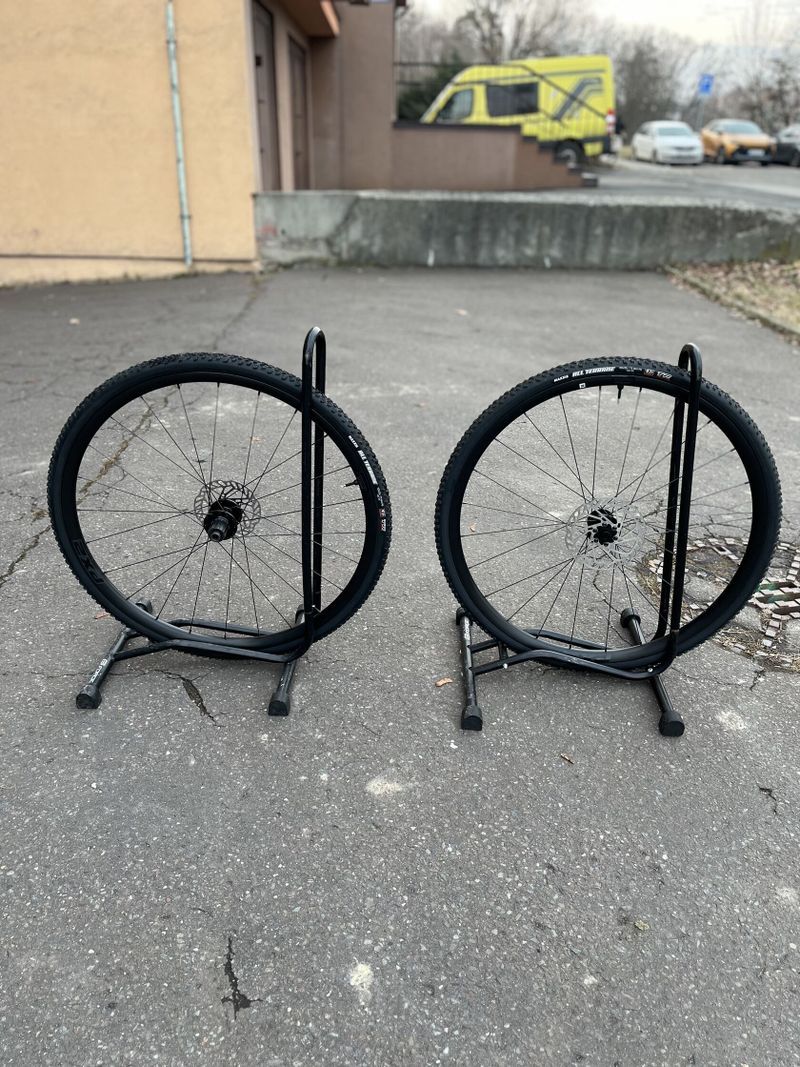 Zapletenákola GIANT P-X2 Disc + kotouče + pláště Maxxis