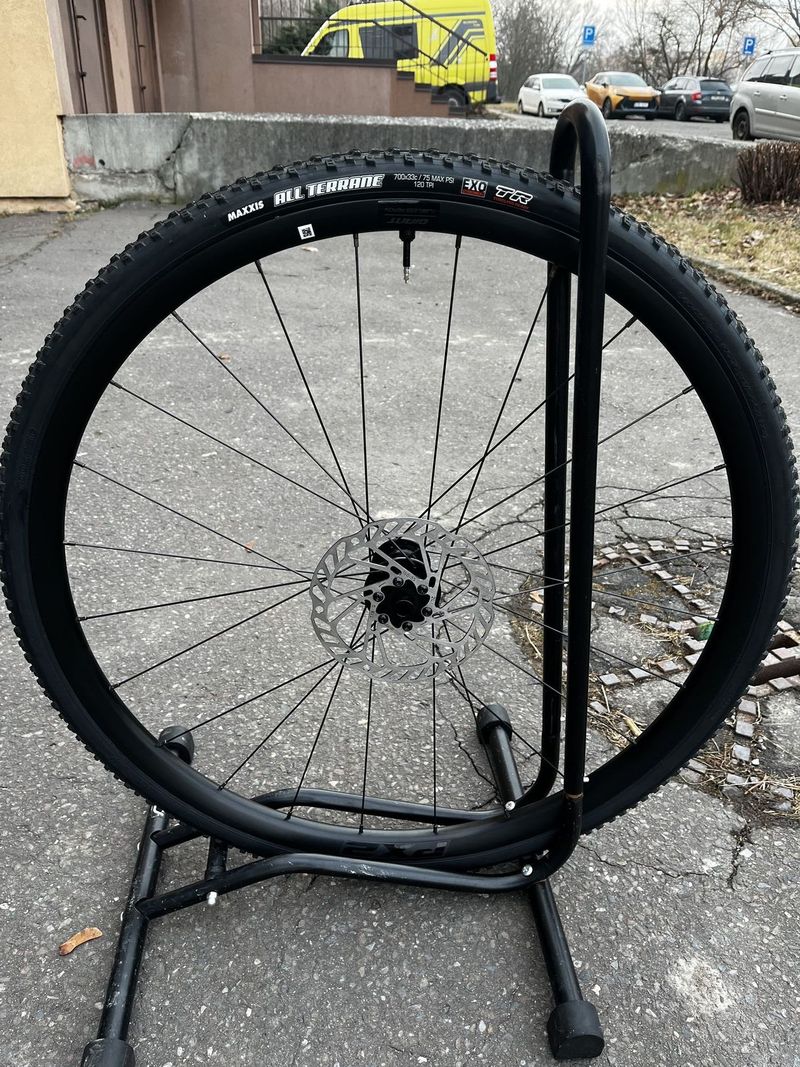 Zapletenákola GIANT P-X2 Disc + kotouče + pláště Maxxis
