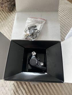 Prodám brzdový třmen Shimano Ultegra 8070 ,použitý včetně destiček 