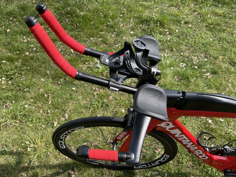 Triatlonové kolo – rám Quintana Roo PRsix (54 cm), Ultegra Di2, karbonová galusková kola