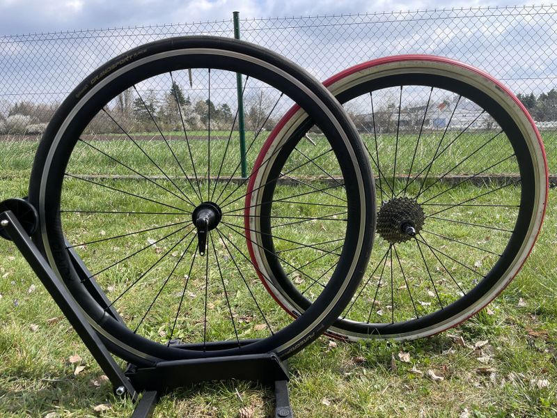 Triatlonové kolo – rám Quintana Roo PRsix (54 cm), Ultegra Di2, karbonová galusková kola