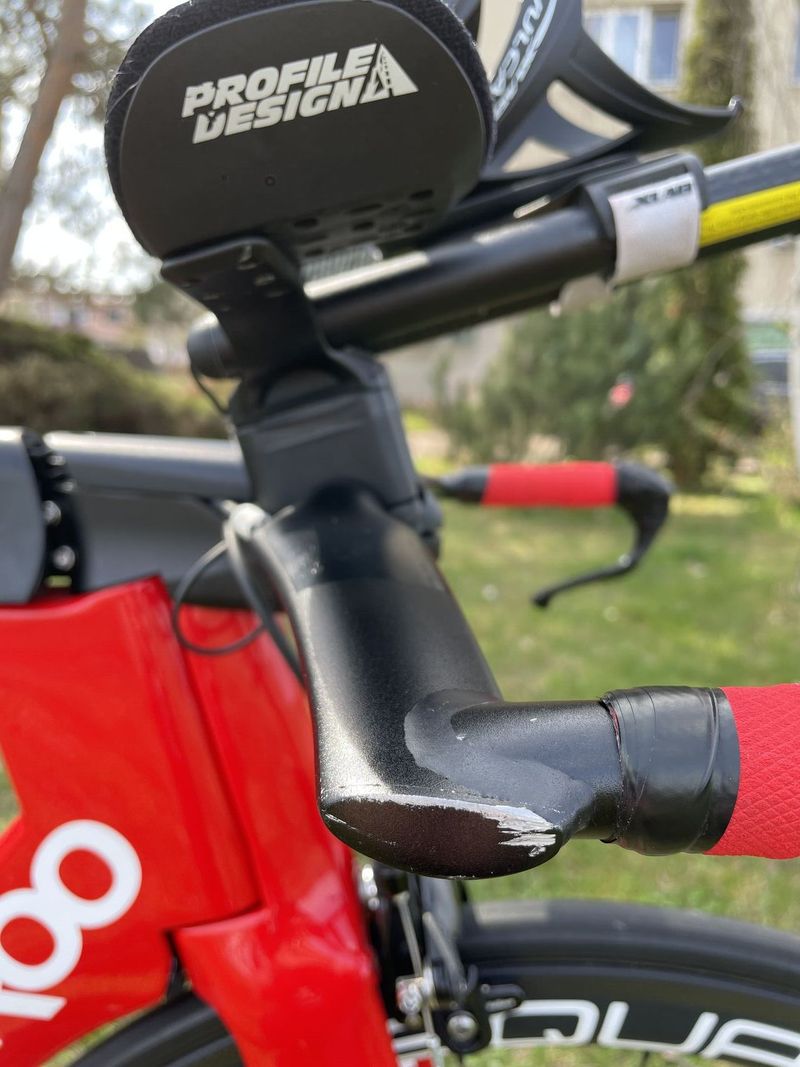 Triatlonové kolo – rám Quintana Roo PRsix (54 cm), Ultegra Di2, karbonová galusková kola