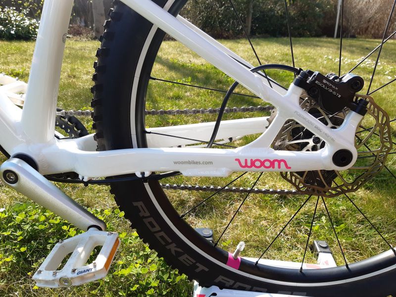 Woom 5 OFF Bílá perlet´ a Pink power Parádní kousek
