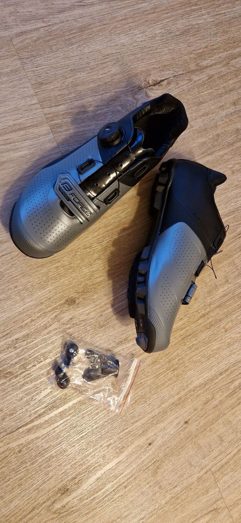 tretry FORCE VIRTUOSO GRAVEL, černo-titanová
