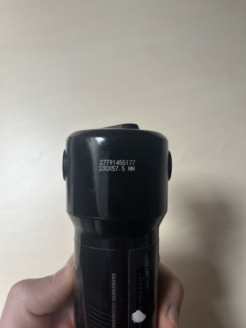 Tlumič RockShox Deluxe Re:Aktiv Thru Shaft 230 x 57,5 mm