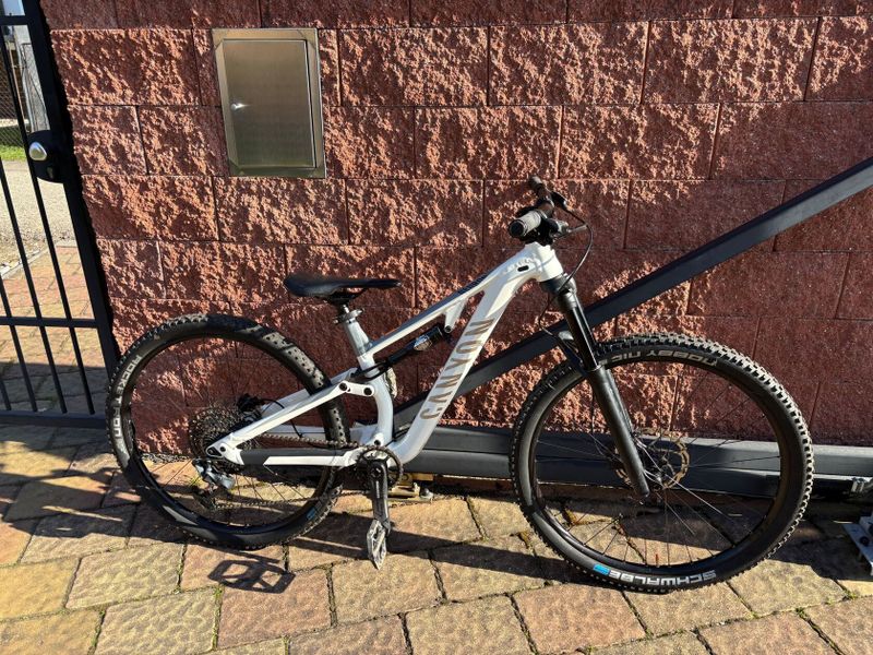 Canyon Neuron Young Hero vel.2XS