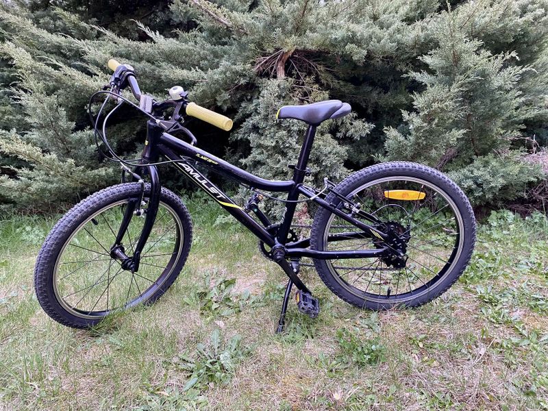 AMULET TOMCAT 20" černé