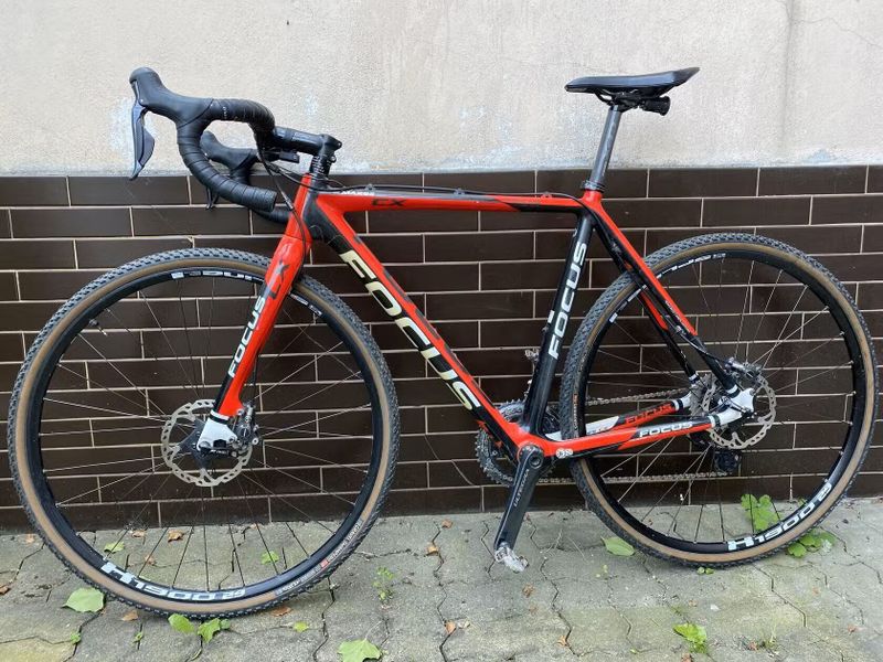 Cyklokros/gravelové kolo Focus Mares CX Disc Di2 elektro-řazení