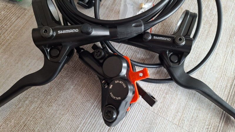 Čtyřpístkové brzdy Shimano
