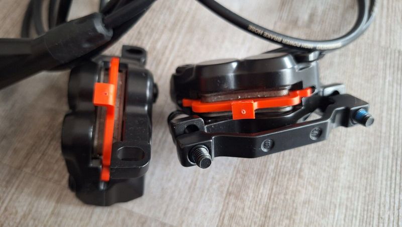 Čtyřpístkové brzdy Shimano