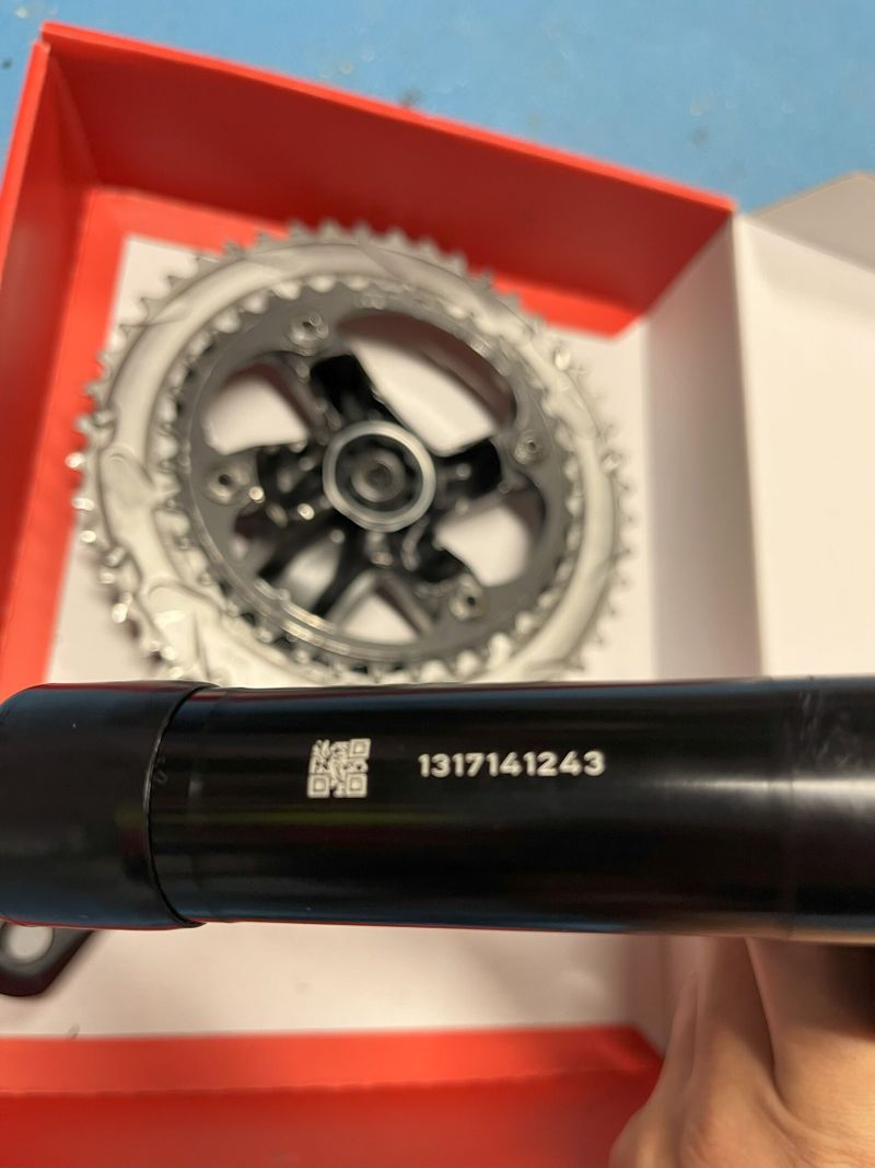 Silniční kliky s měřičem výkonu SRAM Rival AXS