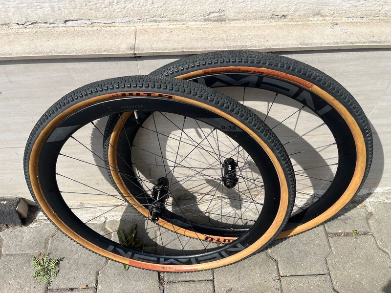 Karbonová gravel kola NEWMEN Advanced SL R38, použita, ořech Shimano