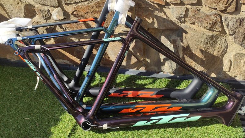 KTM Revelator - karbonová rámová sada, různé velikosti