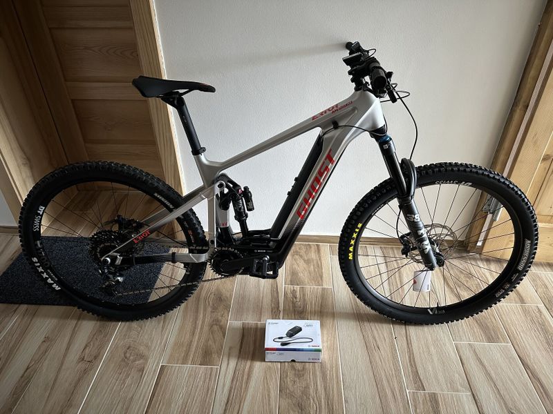 NOVÉ : Ghost E-Riot Advanced karbon, velikost L, model 2024, + super výbava