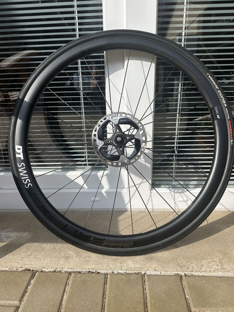 Predni kolo DT Swiss 1400, naboj DT Swiss 240