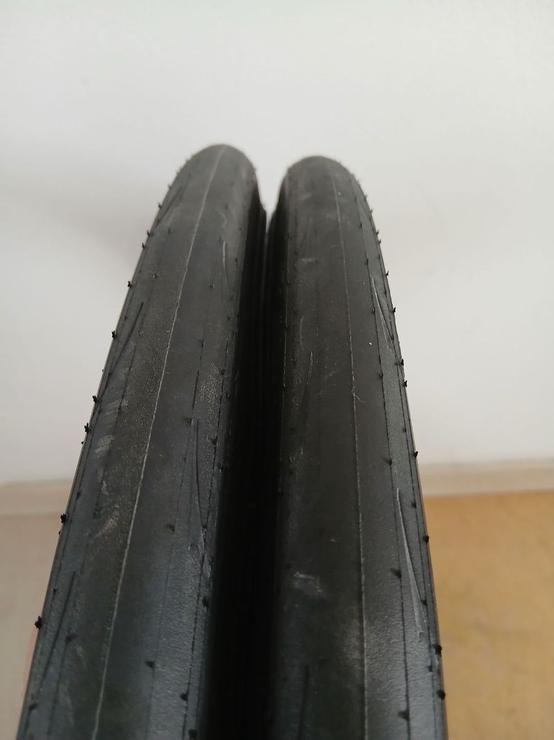 2ks nových plášťů 700x28c Maxxis HighRoad Hyper K2 TR