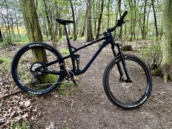 MTB GT sensor bbq, pike 140/130, dt swiss 1900, sedlovka reverb 150
