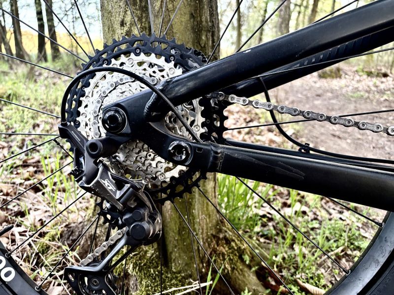 MTB GT sensor bbq, pike 140/130, dt swiss 1900, sedlovka reverb 150