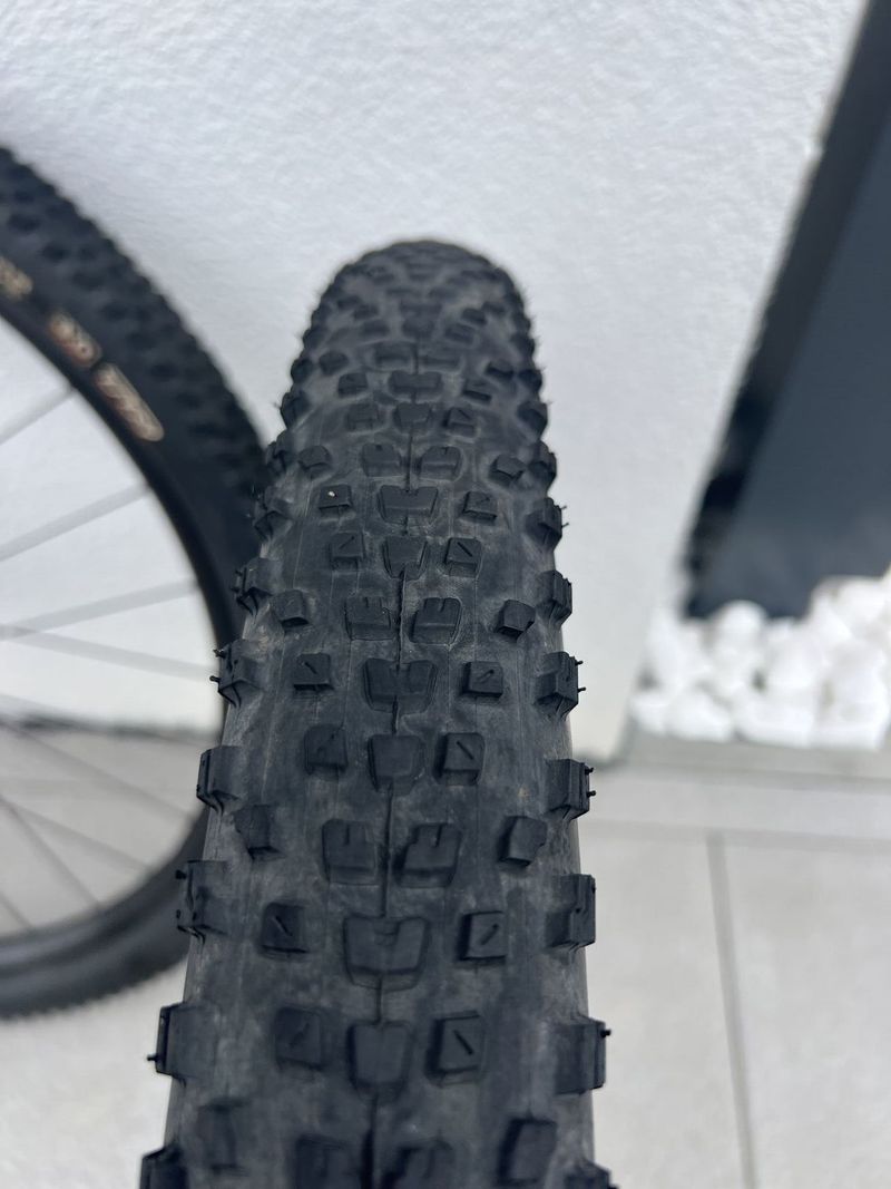 Zapletená kola DT SWISS X1900 - velmi málo ježděná