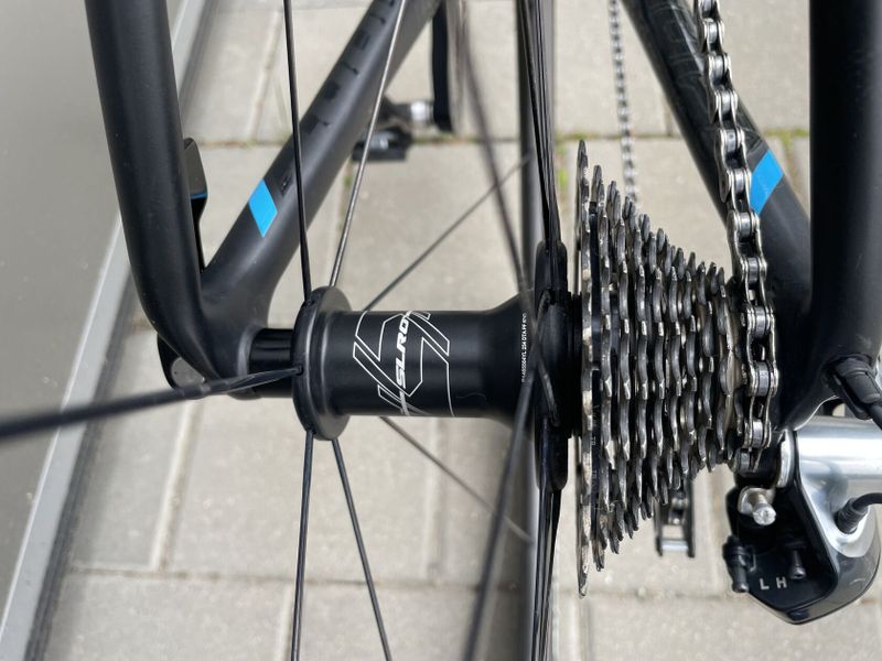 GIANT TCR ADVANCED SL DURA-ACE-DI2 ultra lehké!
