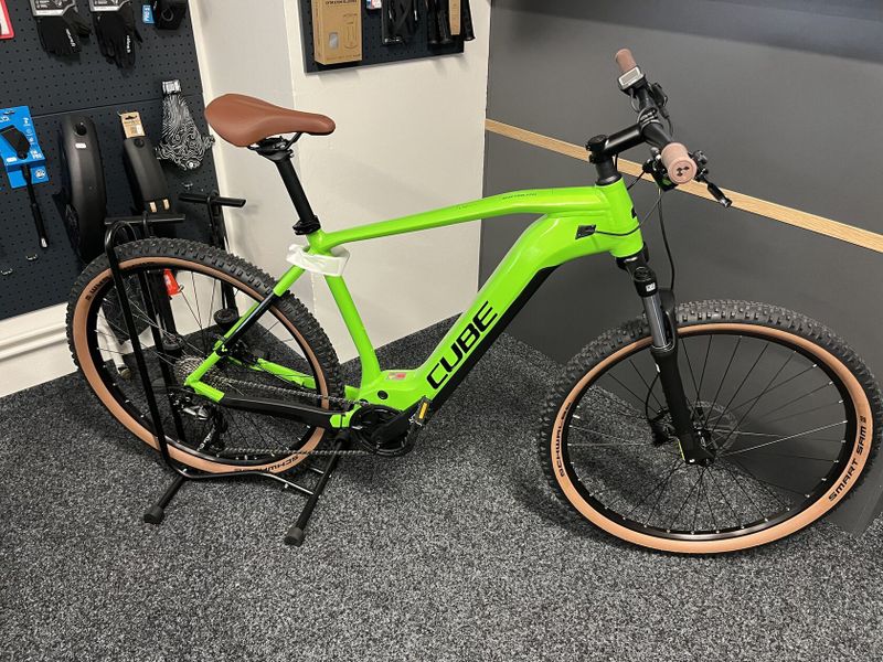 CUBE Reaction Hybrid Performance 500 vel. XXL NOVÉ