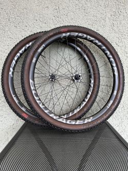 Bontrager Line PRO 30 karbon - orig. zapletená kola