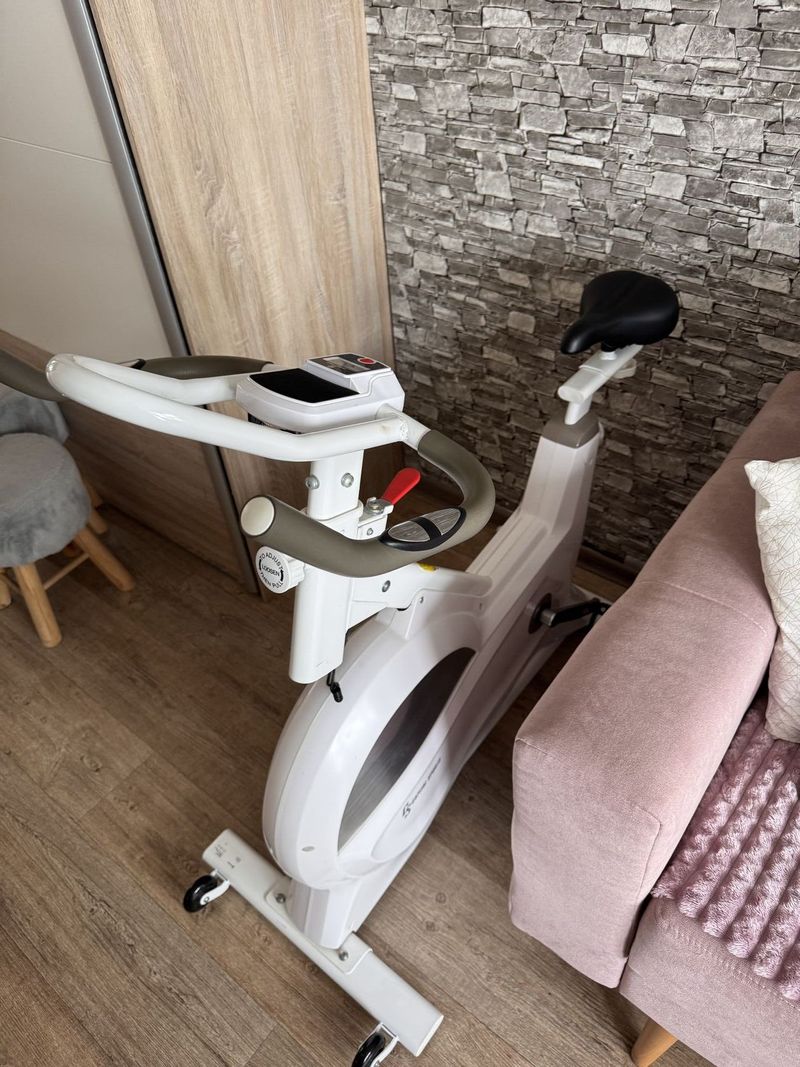 Cyklotrenažér Capital Sports Aeris White