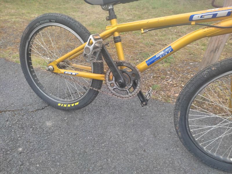 Bmx gt s novými plášti maxxis