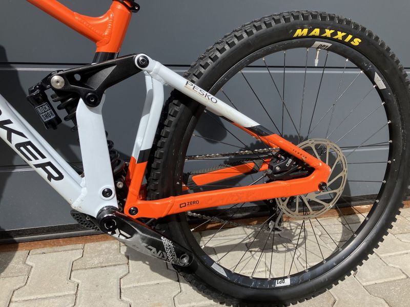DH/FR BIKE ZA SUPER CENU !! - 57.000 Kč - MONDRAKER SUMMUM 29 - vel. M - DIRTY WHITE/ORANGE, 2023