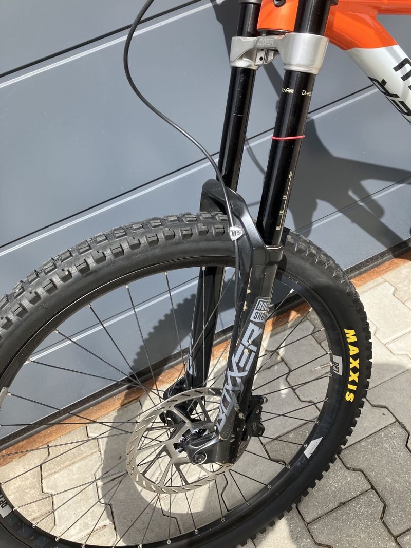 DH/FR BIKE ZA SUPER CENU !! - 57.000 Kč - MONDRAKER SUMMUM 29 - vel. M - DIRTY WHITE/ORANGE, 2023