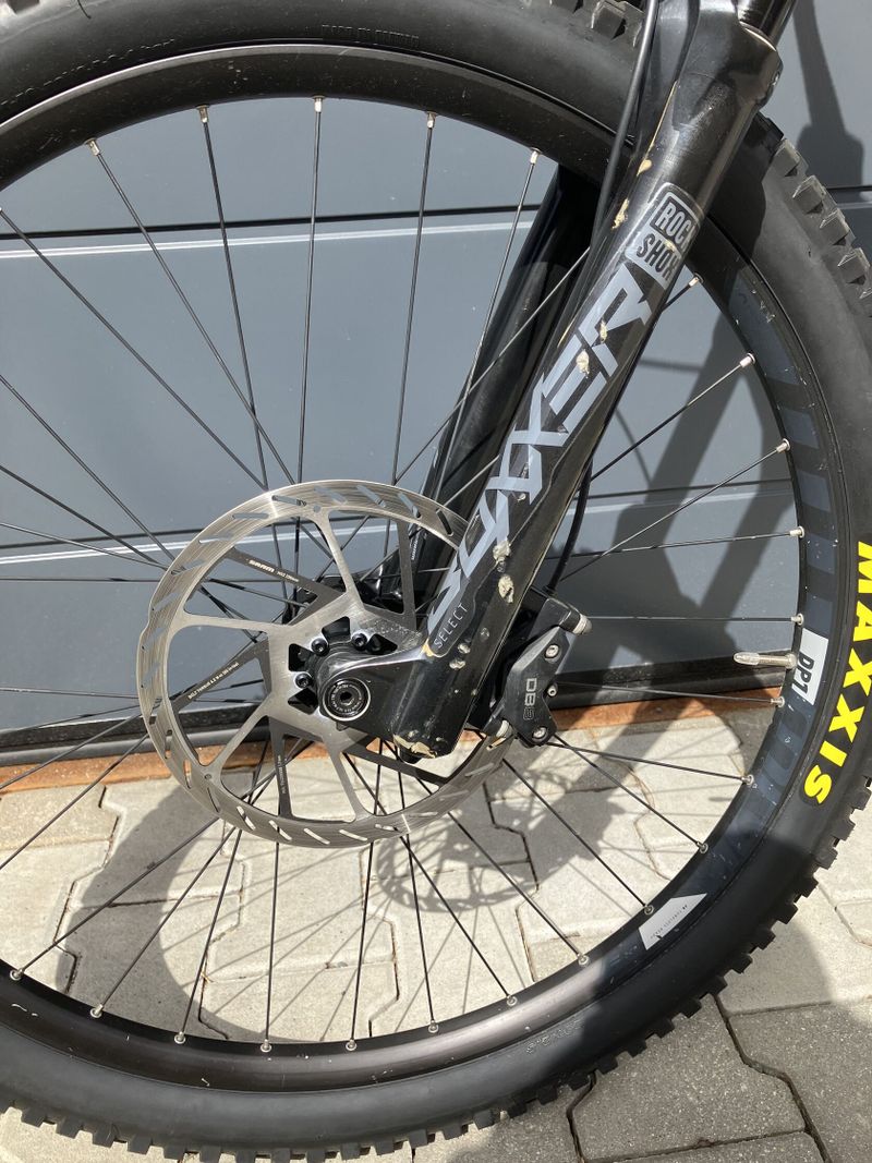 DH/FR BIKE ZA SUPER CENU !! - 57.000 Kč - MONDRAKER SUMMUM 29 - vel. M - DIRTY WHITE/ORANGE, 2023