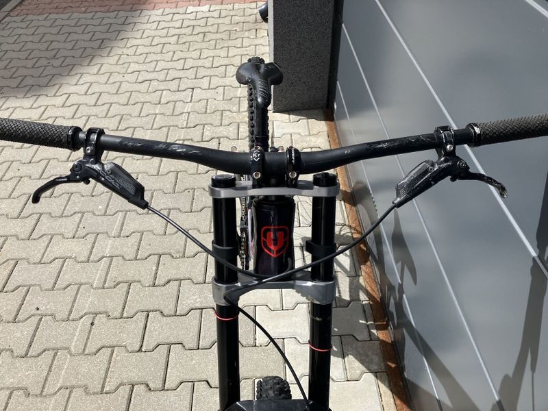 DH/FR bike - Super cena - 46.000 Kč !! Mondraker Summum 29 (2022) - single speed - white/purple/red