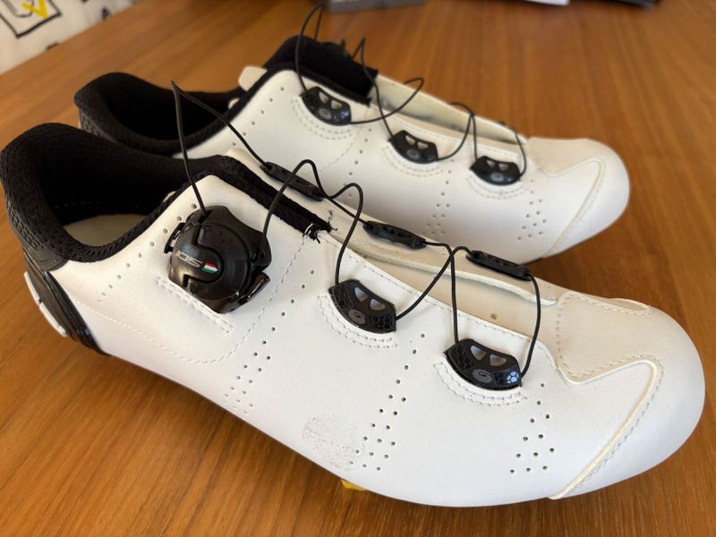Jako NOVÉ - Silniční cyklistické tretry Sidi Fast - white - najeto max 50km, vel 42