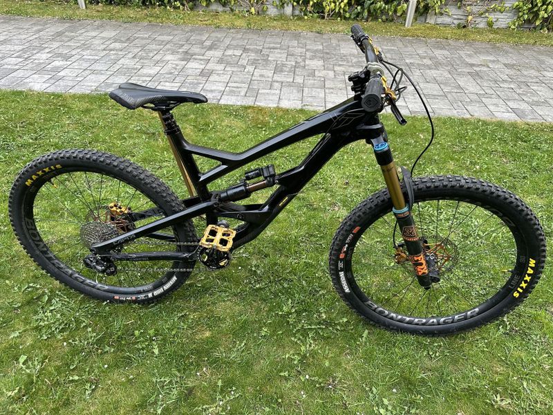 YT CAPRA CF PRO RACE (2017), vel. L