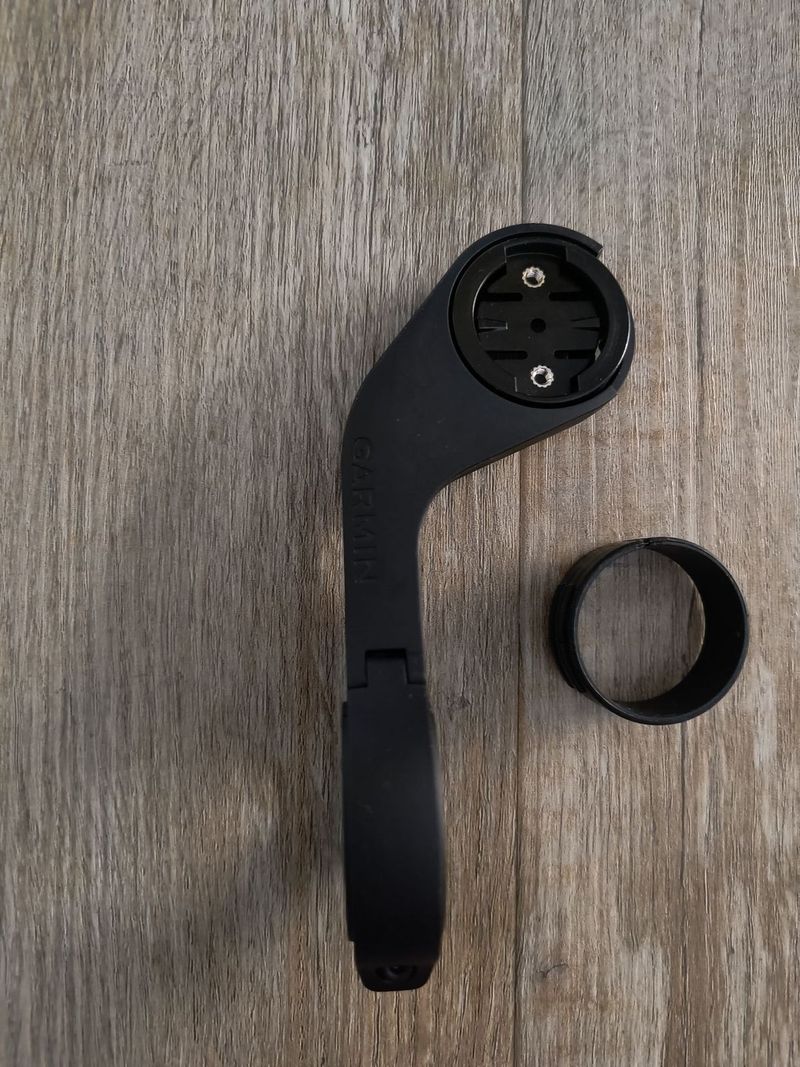 Předsunutý držák Garmin se zápustnou montáží