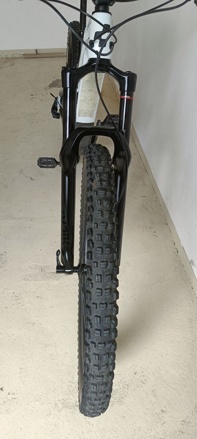 Prodám karbonové endurko Cube Stereo 150 Race - velikost S