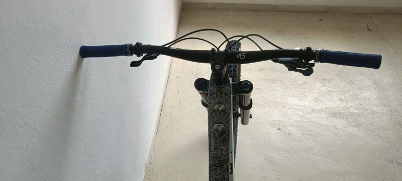 Prodám karbonové endurko Cube Stereo 150 Race - velikost S