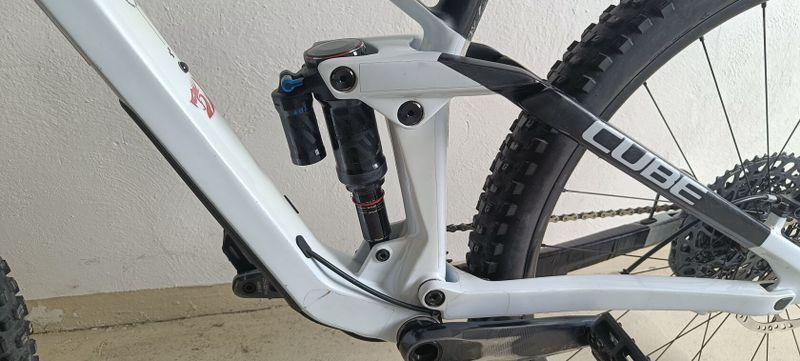 Prodám karbonové endurko Cube Stereo 150 Race - velikost S