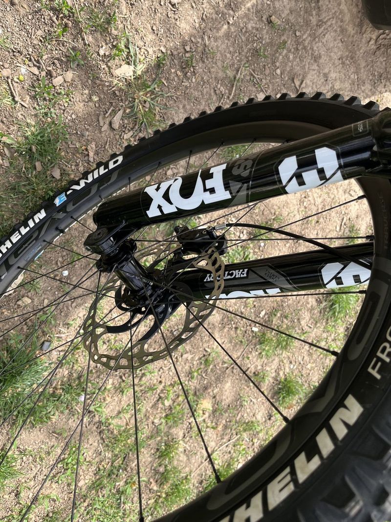 S-Works Kenevo SL vel.L najeto 1840km SRAM XX1 AXS FOX Kashina Reverb AXS 19,9Kg!! Battery extender