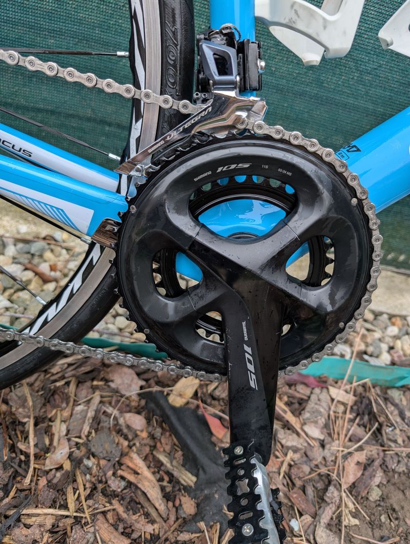 Focus cayo, vel 60 (xl), karbon 105/ultegra