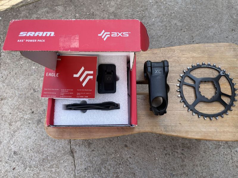 Rockrider XC Race 900S s karbonovými koly Raynolds a karbon. rámem, Sram GX AXS elektronické řazení